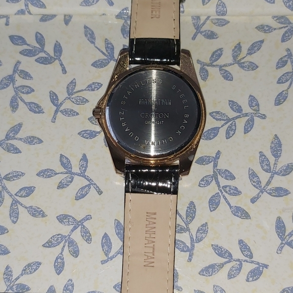 Manhattan by Croton Crystal Bezel Watch - Picture 4 of 6